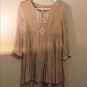 Long neutral blouse